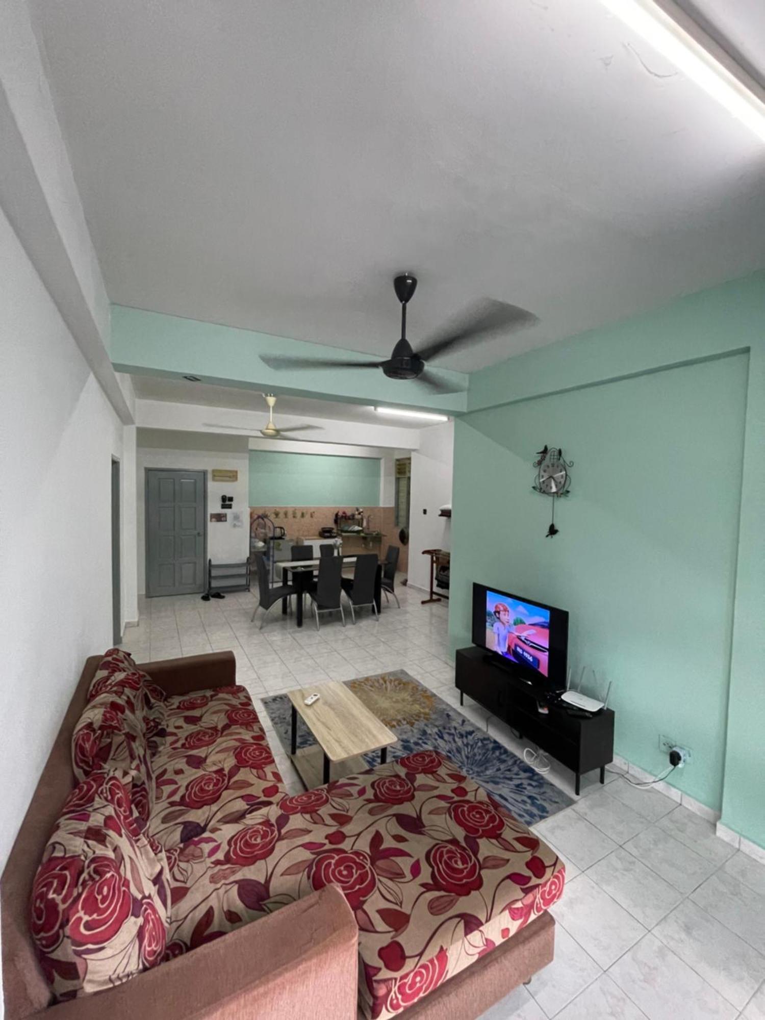 Blissful Breeze 4 Rooms & Netflix By Ezyroom Melaka Айер Керо Екстериор снимка